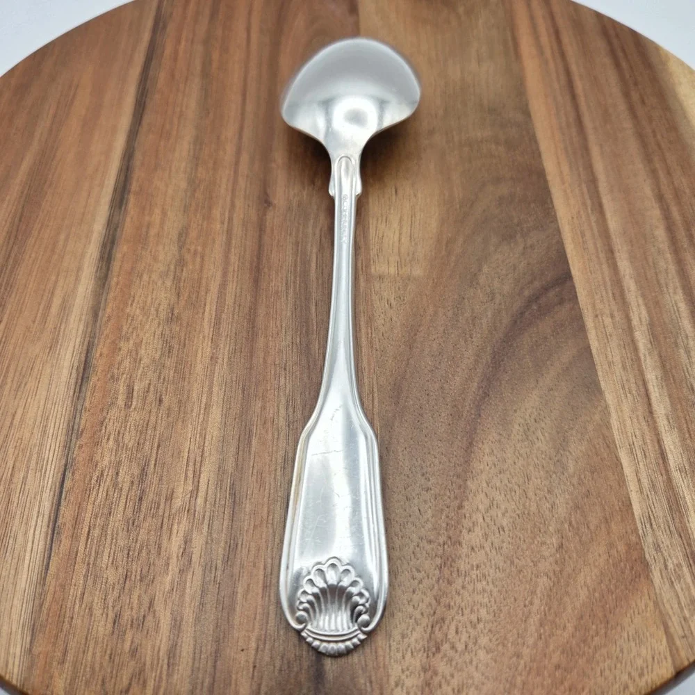 Oneida Community‎ Silverplate Silver Shell 8 1/2 Inch Serving Spoon